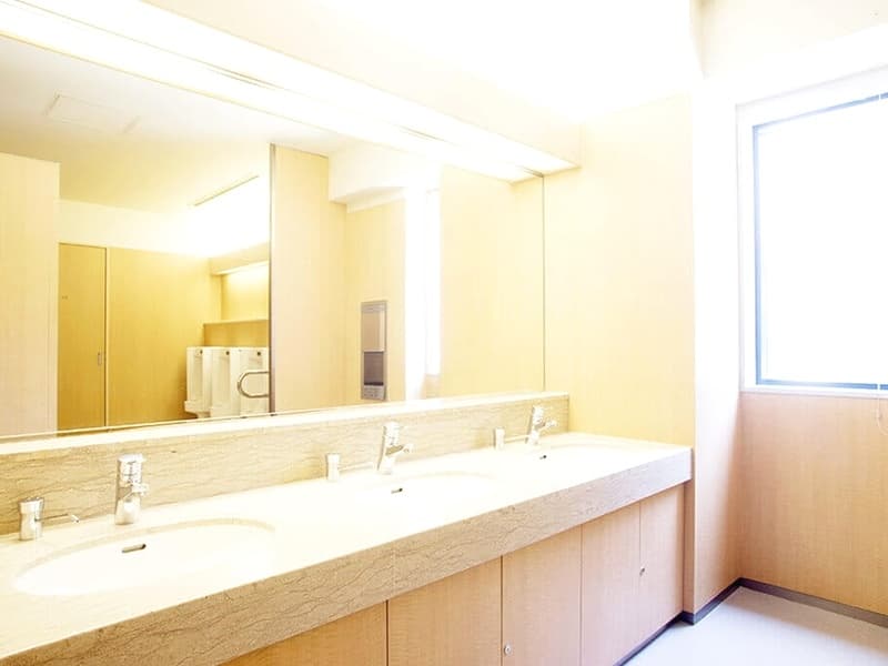 清潔感あふれるトイレは女性の方も安心してご利用いただけます。