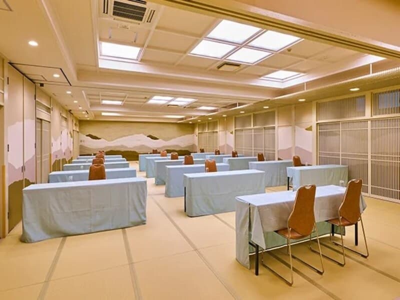 【会場：大宴会場】
しっとりとした優雅な空間で、情緒あふれる宴のひとときはいかがでしょうか。
