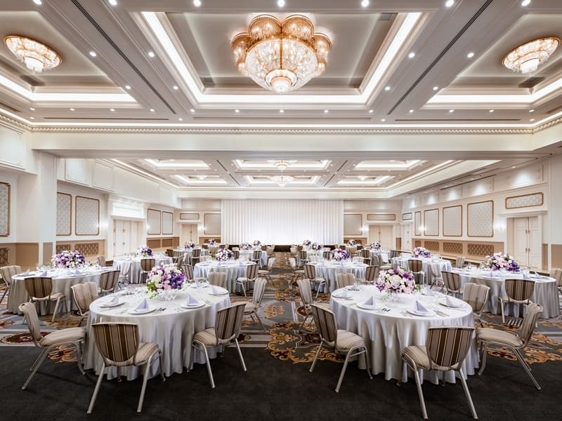 （宝寿）華やかで壮大なパーティーやカジュアルな少人数のご会食、エグゼクティブの格式あるお集まりなど大切なひとときに最高の舞台をご用意します。