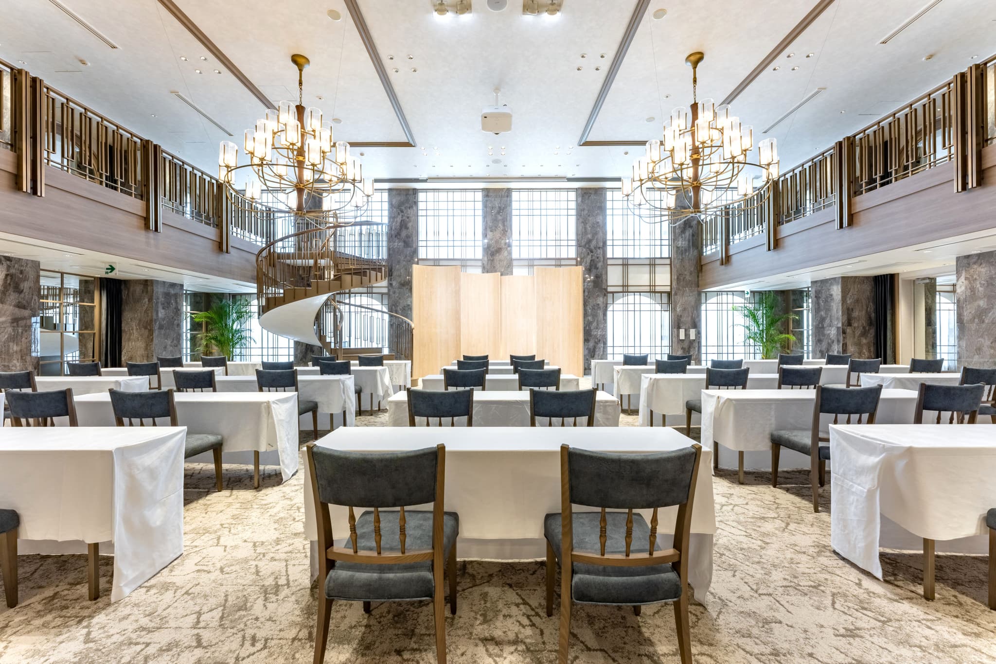 MAGNOLIA　（立食180名/着席130名/スクール90名/シアター225名）