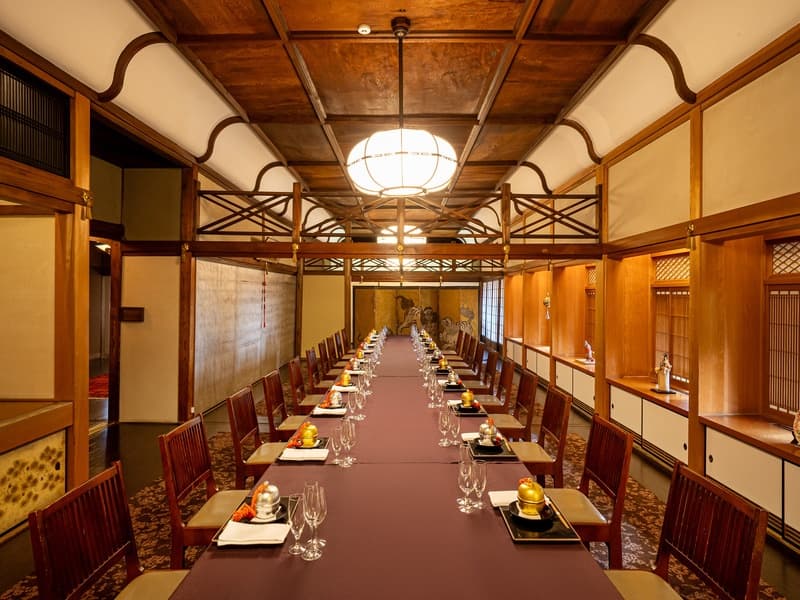 本館下広間は館内見学ツアー付きのご宴会でも大人気の会場