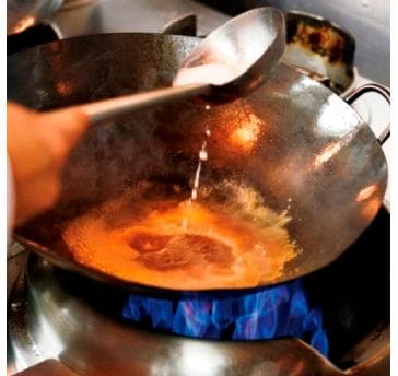 東天紅は創業50年以上
東天紅でしか味わう事のできない、こだわりが詰まったお料理で大切なひと時に華を添えます。