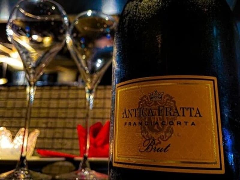 生ビール・スパークリング・ワイン・カクテルなど40種以上が飲み放題！最長3時間プランもご用意。ワインにこだわるソムリエ在籍のお店で、とことん飲んで楽しめます。