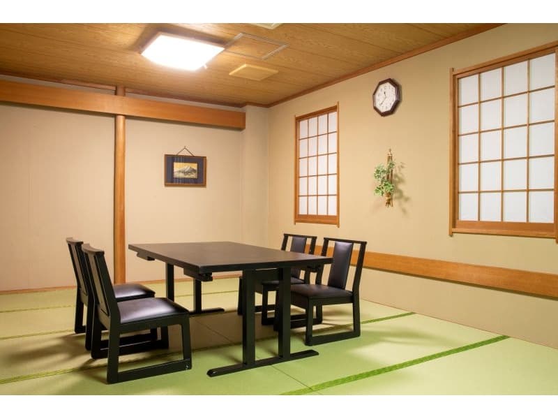 小宴会場「さざなみ」
和室14畳で10名以下のご宴席でご利用可能です。
※窓がありません。