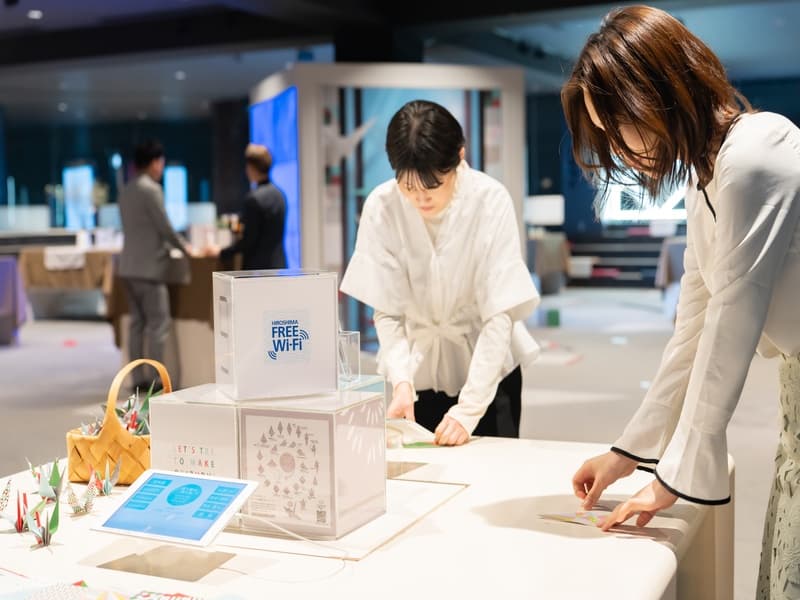 12Fご利用特典2
おりづるの壁をご体験いただけます。
