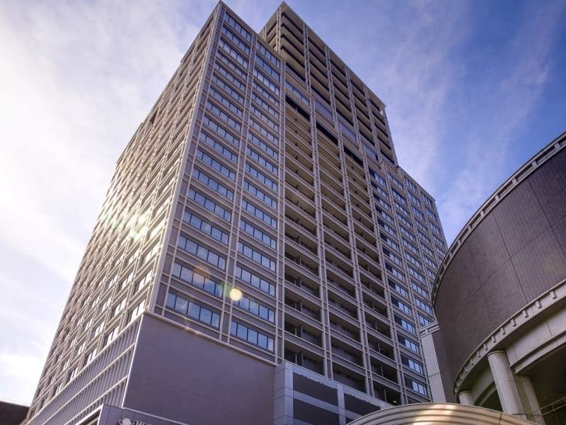 ホテル外観　会場はすべて21階以上にあり高層階の絶景を望みながらパーティーをお約束します