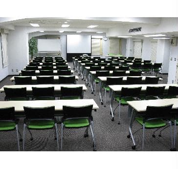 オフィス東京の中で最も大きなレンタル会議室です。
研修会場、講演会、会社説明会、パーティー等、どのようなシーンにでも対応出来ます。