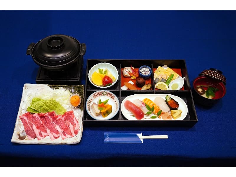 コース以外にも飛沫感染対策をした容器に入れた食事・自分で作る豚しゃぶなど会議や宴席におすすめです