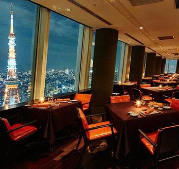 【Salvatore Cuomo Bros.】
着席:80名　立食:120名
地上180mの店内はスタイリッシュかつ圧倒的な眺望。TOKYOの絶景が広がるここだけの特別空間！様々なシーンで、特別なひと時をお約束いたします。