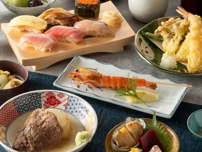 名物料理を織り交ぜ、特上寿司が堪能できるコース料理例