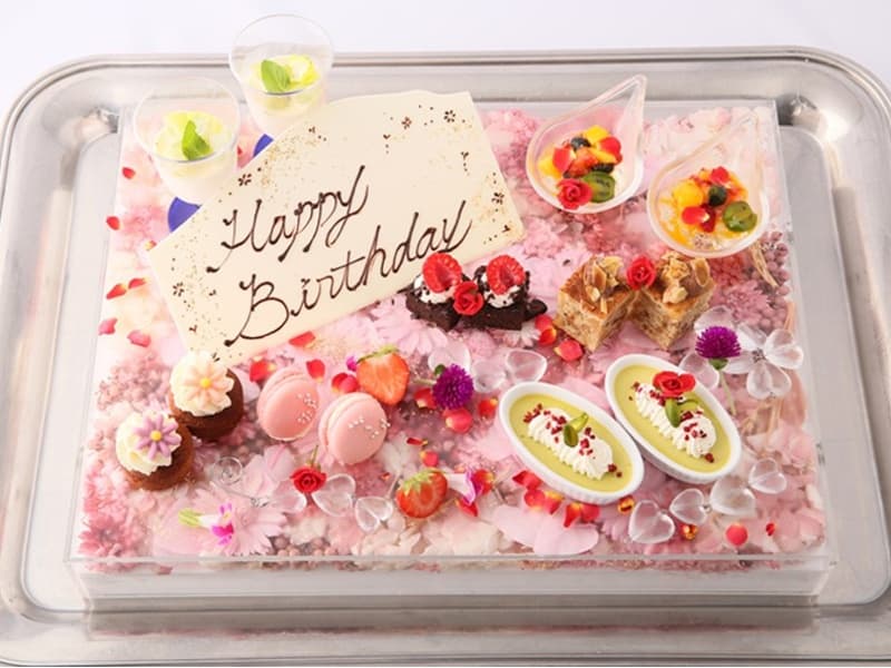 【ザ・レギャントーキョー　料理】
特別なお祝いには、特別なスイーツを。是非、ご相談下さい。
