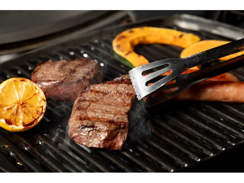 BBQ食材付きプラン又は、お好きなBBQ食材をお客様にてお持ち込みも可能です。BBQコンロやBBQ備品など全てスタッフがご準備いたします。