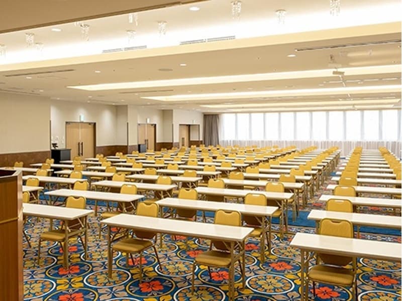 100坪を超える大会場が3会場。全社規模の総会や企業合同の集会に最適な洋室大会場が3フロアございます。