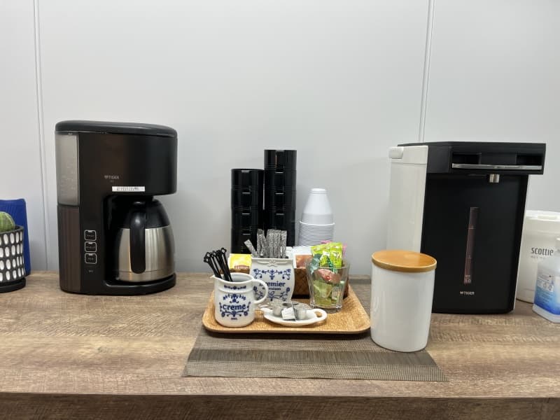 ー無料サービスー
「フリードリンク」
日本茶・紅茶・コーヒーなどを自由に召し上がっていただけます。