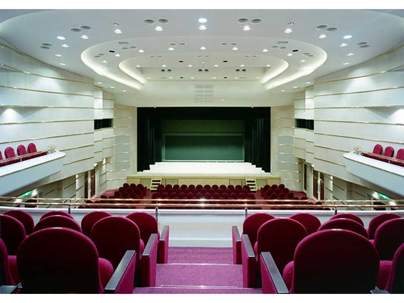 プレミア地下１F 「スプリングスホール」2階客席から