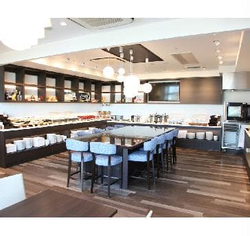 【レストラン店内】
コミュニティーホールは隣にございます。
店内約40名様、コミュニティーホール約40名様、合計80名様ほどお入り頂けます。