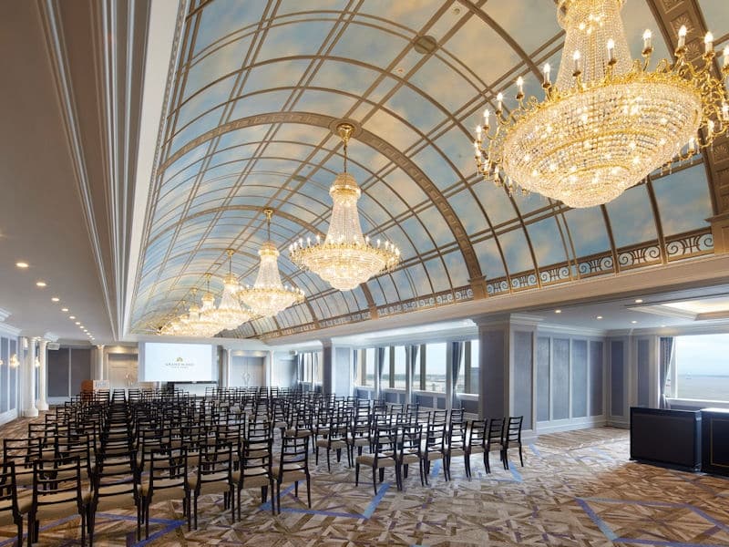 ■銀河　337平米
スクール：180席
シアター：420席
