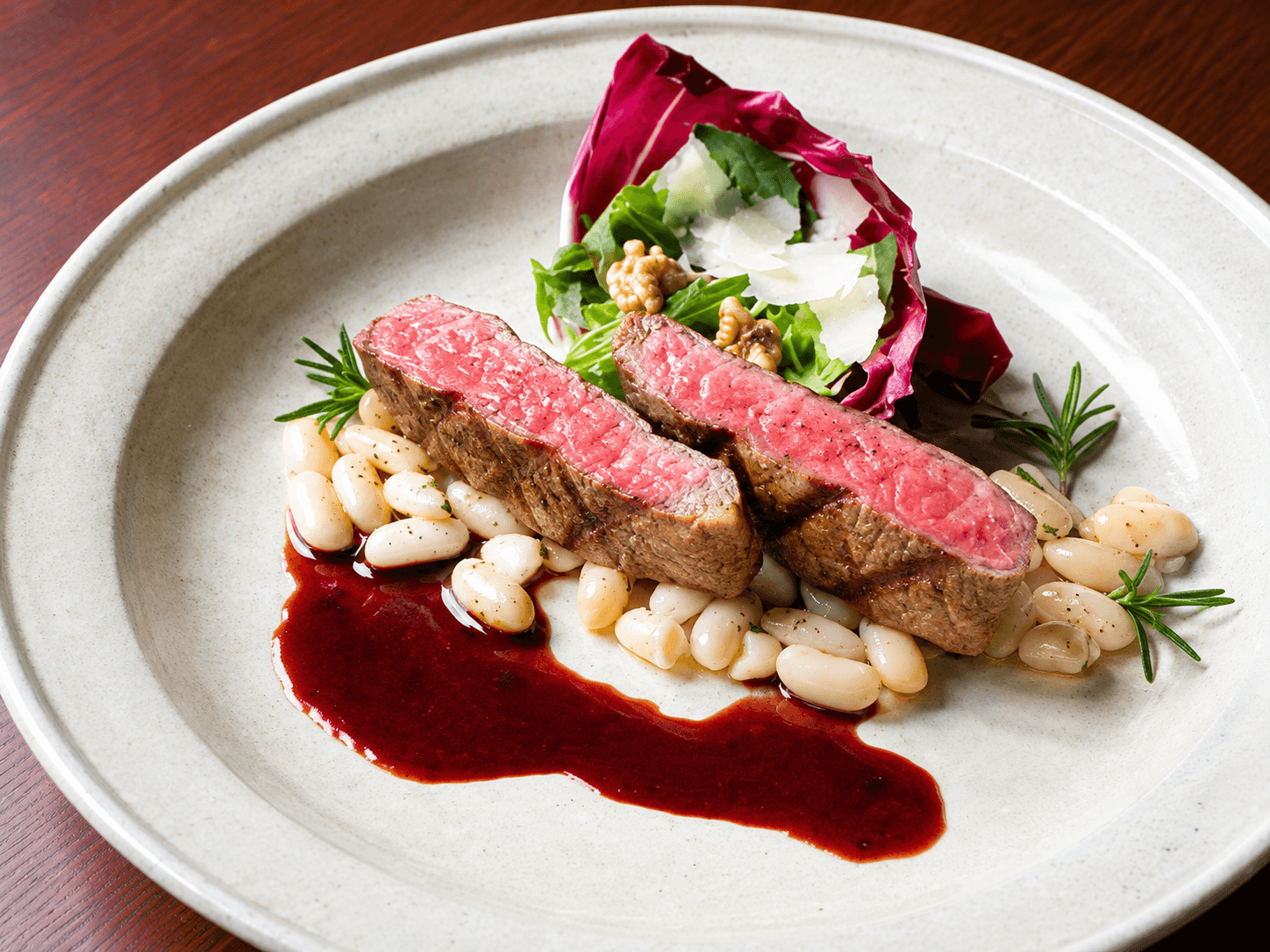 特別な日にふさわしい華やかで美味しい料理の数々