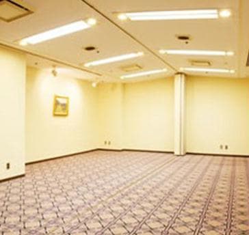 【藤】
面積46平米、天井高2.5ｍ
スクール24名、シアター40名、ロの字20名