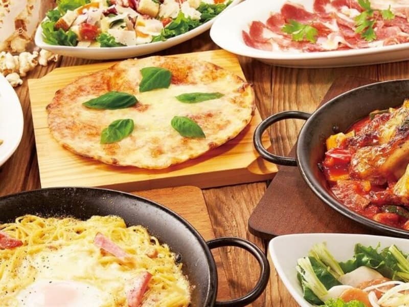 イタリアンをベースとした本格的な料理は、ローストビーフやカルパッチョ、ピザなどが好評