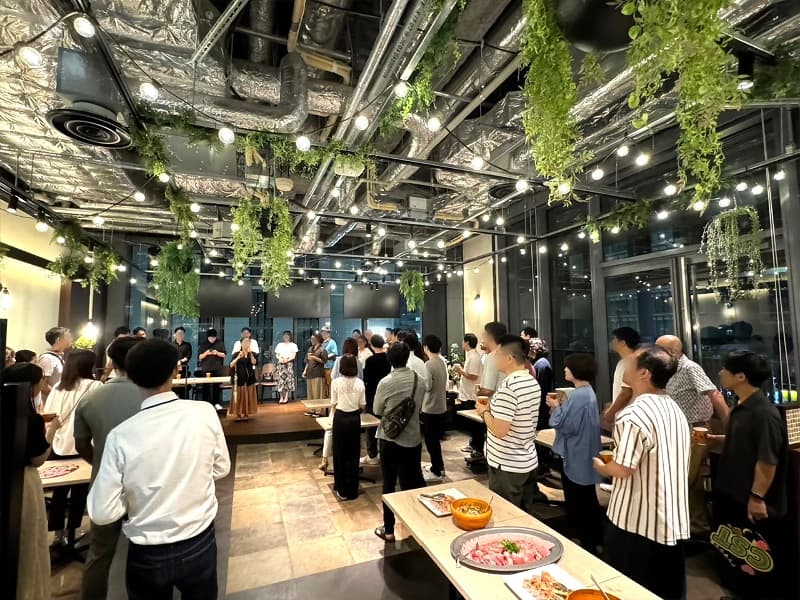 ☆… ステージなど演出設備が充実 …☆
遮るものがなくステージを見渡せるので、様々な演出が可能です。