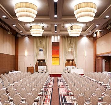 【偕楽】
正餐（800名）立食（1,200名）
スクール（800名）シアター（1,200名）
