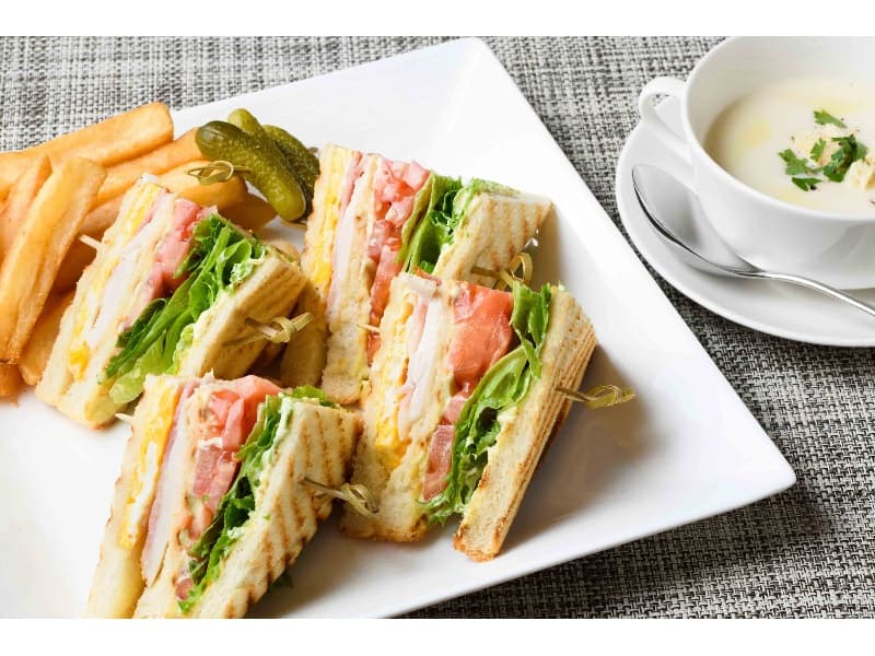 軽食一例
クラブサンドイッチ