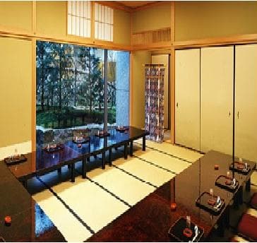 【四季亭・松の間の詳細】
面積：27帖
会食定員：32名