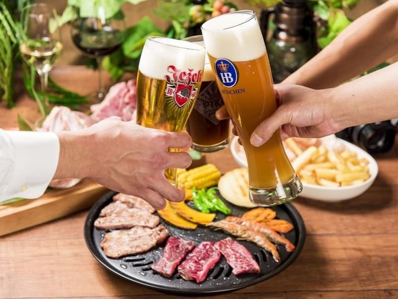 彩り豊かな鉄板料理と厳選ビール