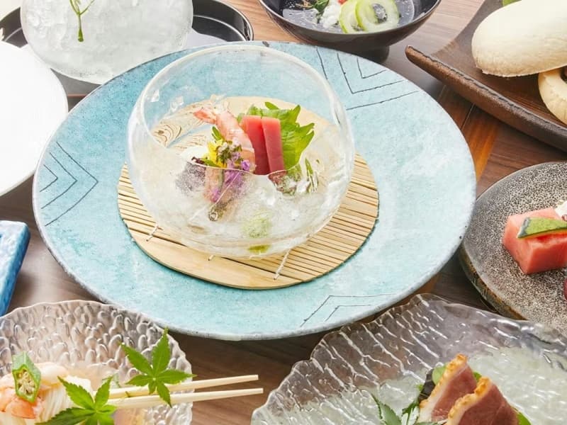 厳選された全国各地の食材でコースからアラカルトまで様々なシーンに合わせたお料理をご用意しております。
