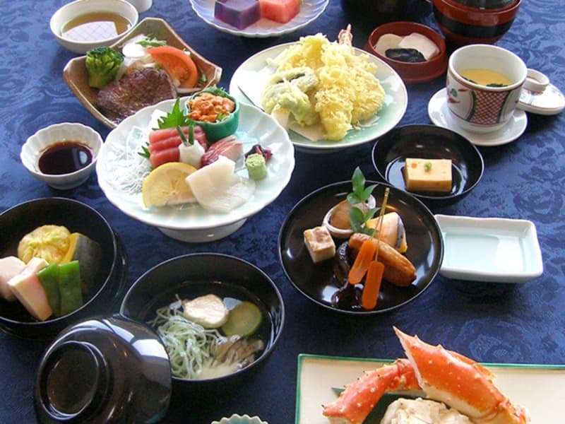 『ゆきとどいたサービスと真心のこもったお料理』
歓送迎会や謝恩会、季節のご宴会、二次会まで幅広く対応。大宴会場を備えたホテルならではの多彩な宴会プランをご用意しております。
※画像はイメージです