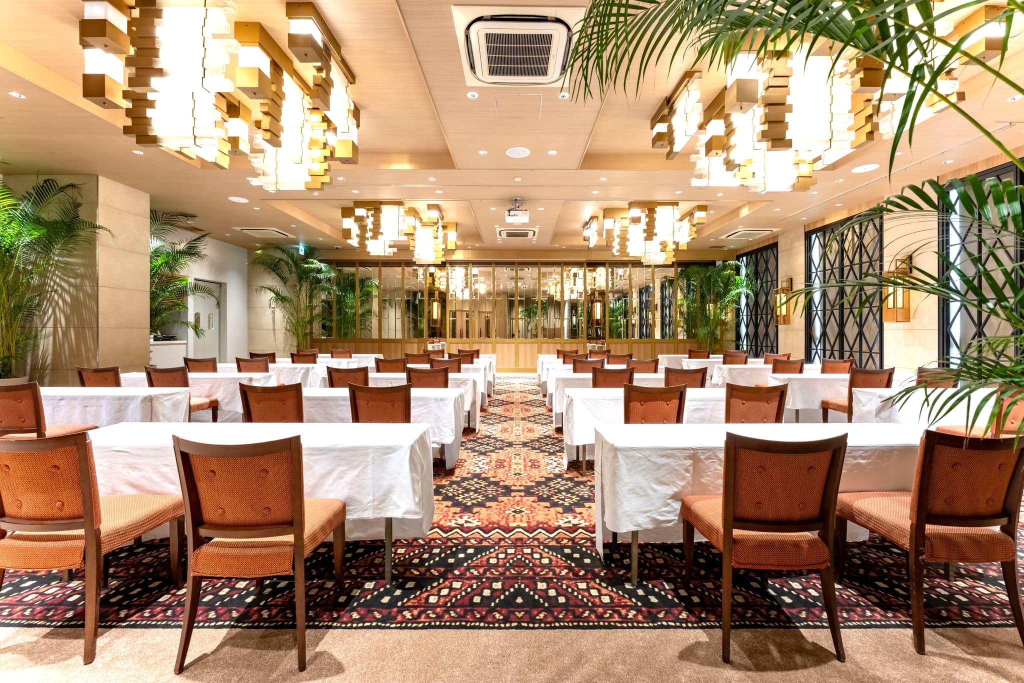 ジャスミン　（立食120名/着席90名/スクール60名/シアター168名）