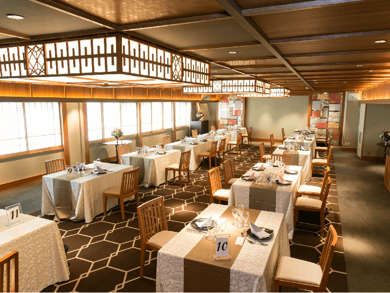 ■中会場-瑞葉-MIZUHA
大会場での展示会後の招待顧客向けのコース料理の提供も可能グループランチも承れます。グループごとでの食事スペースもゆったり作れます。