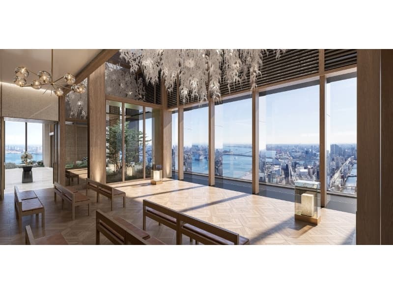 43階の「THE SKY」では、東京湾と都心の絶景が広がり、忘れられないひと時を彩ります。洗練されたデザイン、卓越した料理、比類なきサービスで、人生で最も大切な瞬間を華麗に演出します。