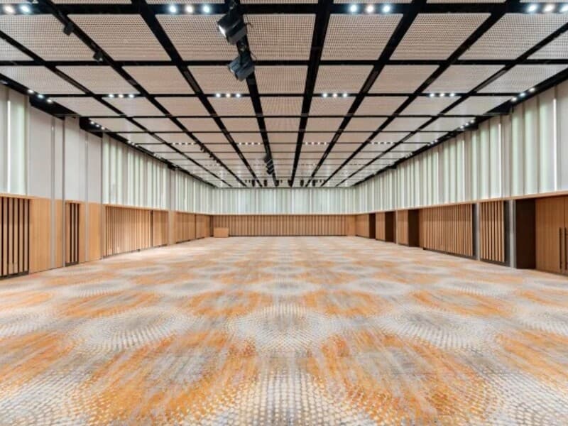 【会場：煌（KIRAMEKI）】
500㎡超の広さを誇り、全面または最大3分割でのご利用が可能です。