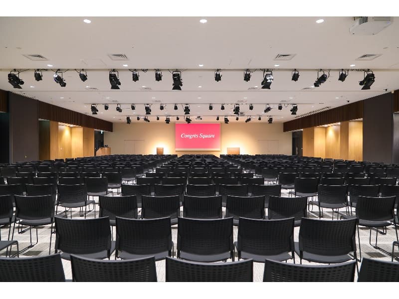 【ホール1・2】スクール480席/シアター621席収容可能。590㎡/天高4m/2分割可能。
