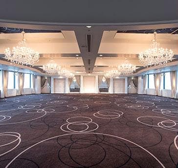 28Fスカイバンケット｢クリスタルルーム｣
面積：391 m²（119 坪）
28Fから名古屋市内で随一の南北にひろがるパノラマビューをご堪能いただけます。着席で最大160名様までご列席いただけます。 