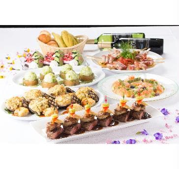 春お料理イメージ　洋食大皿プラン例　11000円（税込）お飲み物付
夏野菜と海老のゼリー寄せ、アスパラのベーコン巻きバルサミコソース、大あさりと下平目のボンファム、仔羊のロースロッシーニ、ベリーケーキとすいかのロールケーキ