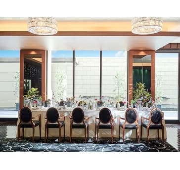 【着席スタイル：最大50名様】
会食や接待などのビジネス、企業のパーティーやイベント、歓送迎会など目的や人数、ご予算に合わせたプランをご提案いたします。
テーブル席（40席）、カウンター席（6席）、個室1室（6席）、テラス席（16席）がございます。
