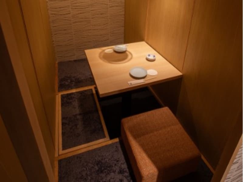 落ち着いた雰囲気の2名様個室。