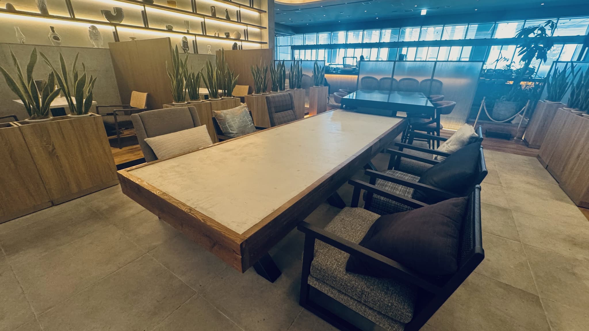 メインフロア_X PLACE cafe lounge<歌舞伎町タワー5階>