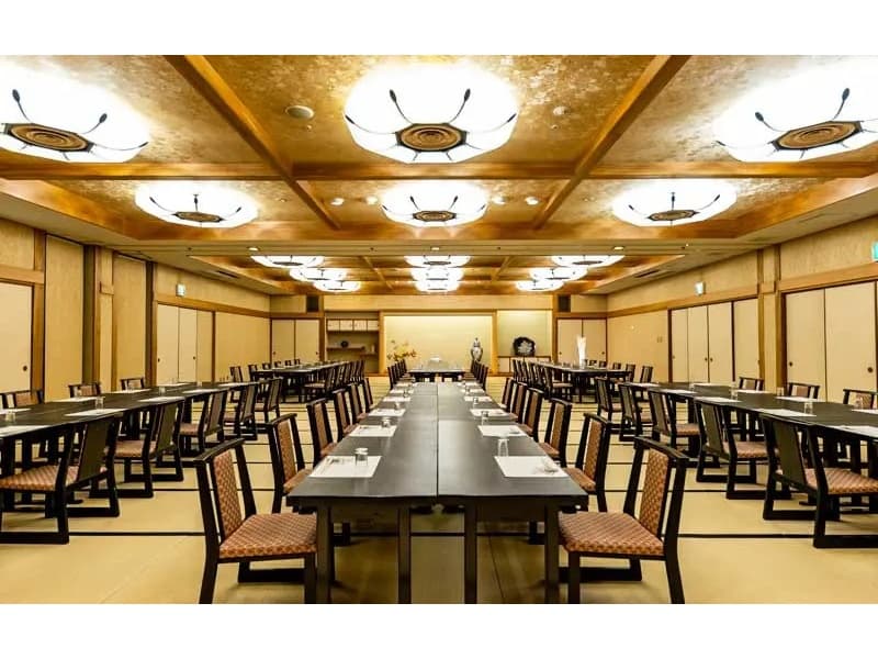 【本館2階】松柏の間①　着席～150名