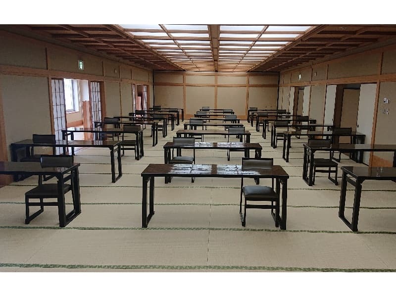 会場レイアウト３　和室　スクール形式２４席　