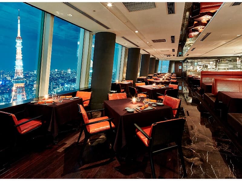 【Salvatore Cuomo Bros.】
着席:80名　立食:120名
地上180mの店内はスタイリッシュかつ圧倒的な眺望。TOKYOの絶景が広がるここだけの特別空間！様々なシーンで、特別なひと時をお約束いたします。