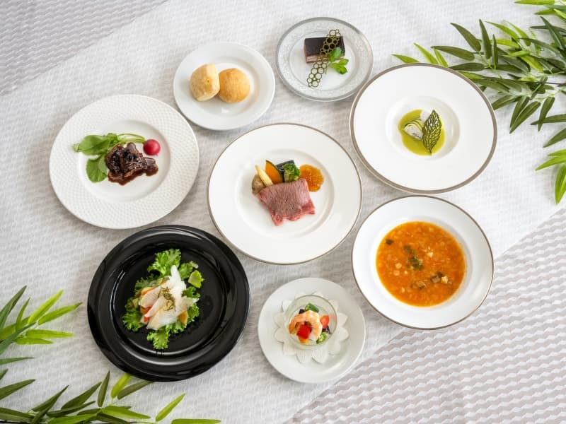 「夏の宴会　Cコース」
ホテルならではの上質なお料理とおもてなしで、各種ご宴会を華やかに演出いたします。ご予算やご利用人数に合わせて選べるプランをご用意しておりますので、お気軽にご利用ください。