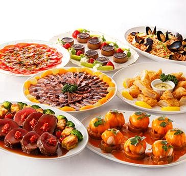 冬お料理イメージ　洋食大皿プラン例　11000円（税込）お飲み物付
冷製魚貝類のクレープ包みカクテルソース、北海カキの塩釜焼き、下平目のコルベール風と海老のブァプール雲丹ソース、ポークストロガノフのクレピネット、彩リサラダのトマトファルシー、パエリア