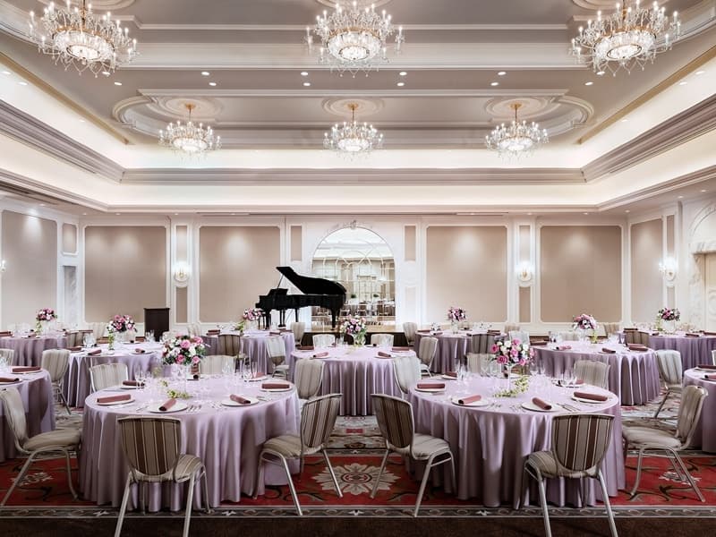（琥珀）華やかで壮大なパーティーやカジュアルな少人数のご会食、エグゼクティブの格式あるお集まりなど大切なひとときに最高の舞台をご用意します。