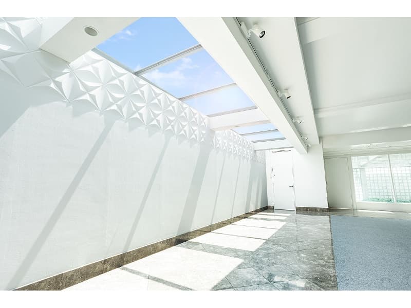 【White HALL】