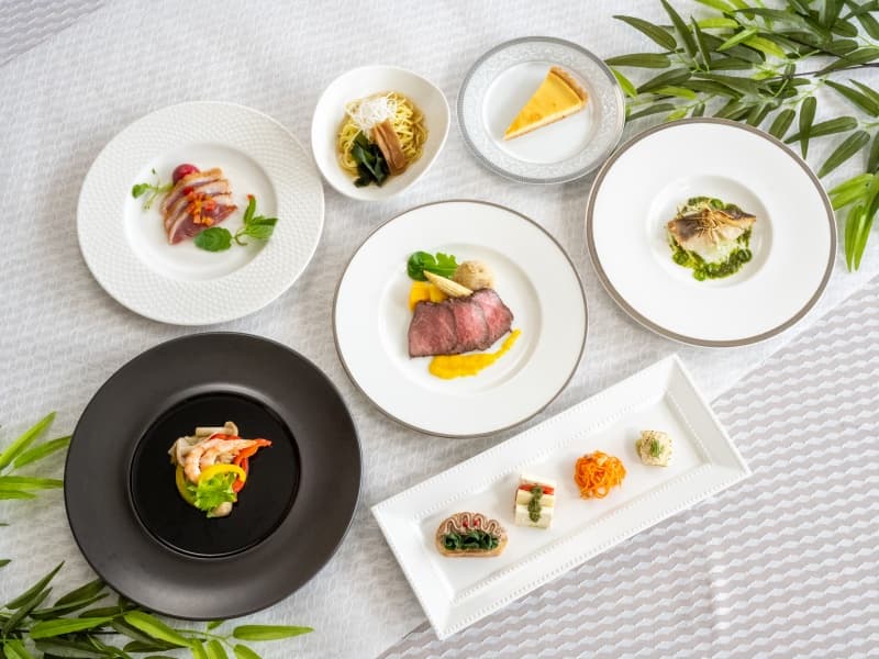 「夏の宴会　Bコース」
ホテルならではの上質なお料理とおもてなしで、各種ご宴会を華やかに演出いたします。ご予算やご利用人数に合わせて選べるプランをご用意しておりますので、お気軽にご利用ください。