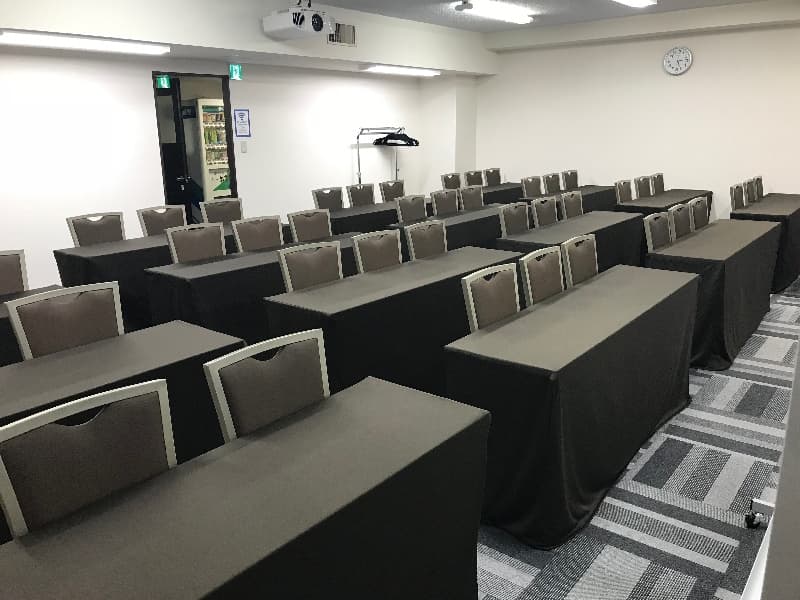 【50名会議室】セミナー・スクール形式
